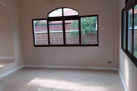Casa de 3 dormitorios en Lat Krabang, Bangkok, Tailandia № 48151 - foto 5