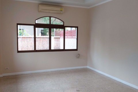 Casa de 3 dormitorios en Lat Krabang, Bangkok, Tailandia № 48151 - foto 6