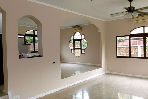 Casa de 3 dormitorios en Lat Krabang, Bangkok, Tailandia № 48151 - foto 4
