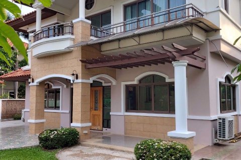 Casa de 3 dormitorios en Lat Krabang, Bangkok, Tailandia № 48151 - foto 2