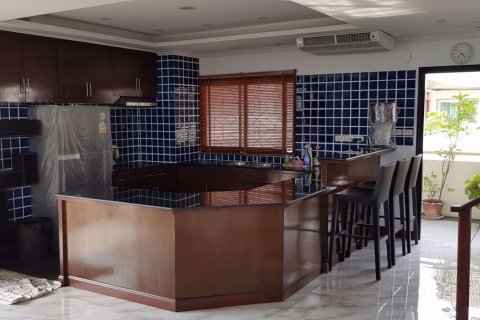 Duplex in Khlong Toei, Bangkok, Thailand 2 bedrooms № 48147 - photo 10
