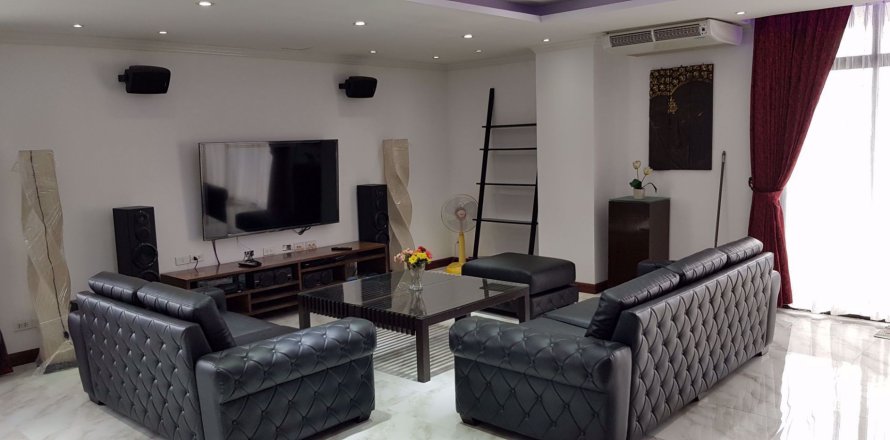Duplex in Khlong Toei, Bangkok, Thailand 2 bedrooms № 48147
