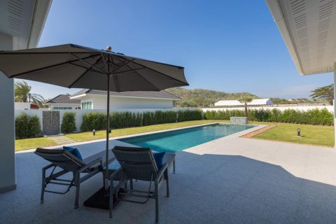 Chalet de 3 dormitorios en Hua Hin, Tailandia № 165853 - foto 18