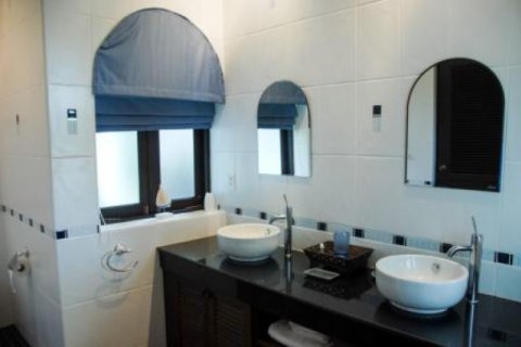 Chalet de 5 dormitorios en Hua Hin, Tailandia № 202784 - foto 4