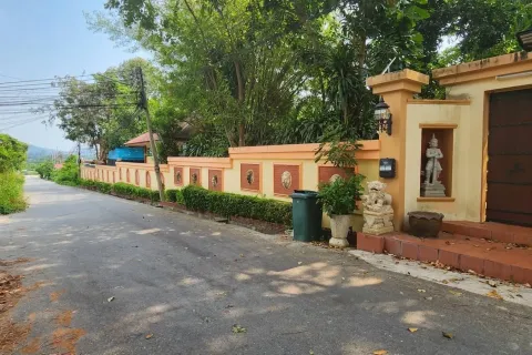 Casa de 6 dormitorios en Pattaya, Tailandia № 169646