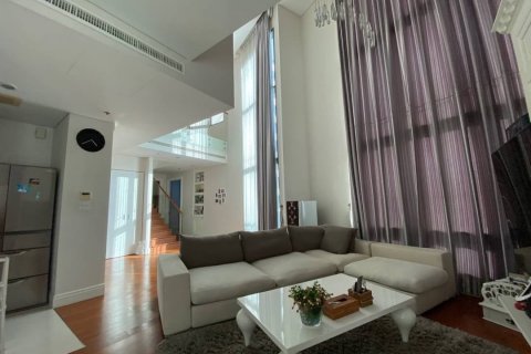 Condominio de 3 dormitorios en Watthana, Bangkok, Tailandia № 134078 - foto 2