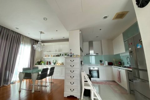 Condominio de 3 dormitorios en Watthana, Bangkok, Tailandia № 134078 - foto 3