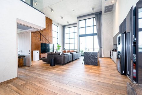 Condominio de 3 dormitorios en Khlong Toei, Bangkok, Tailandia № 134073 - foto 3