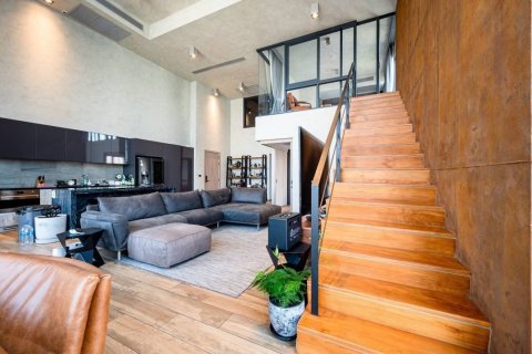 Condominio de 3 dormitorios en Khlong Toei, Bangkok, Tailandia № 134073 - foto 5