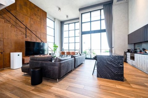 Condominio de 3 dormitorios en Khlong Toei, Bangkok, Tailandia № 134073 - foto 2