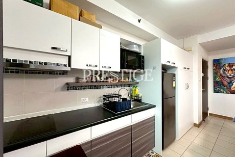 Condo in Pattaya, Thailand, 2 bedrooms № 198057 - photo 6