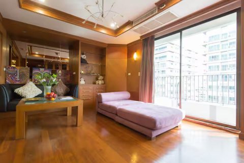 Estudio en el condominio en Watthana, Bangkok, Tailandia № 146253 - foto 2