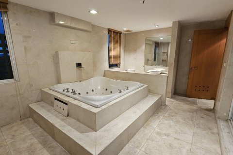 Townhouse in Watthana, Bangkok, Thailand 5 bedrooms № 201155 - photo 14