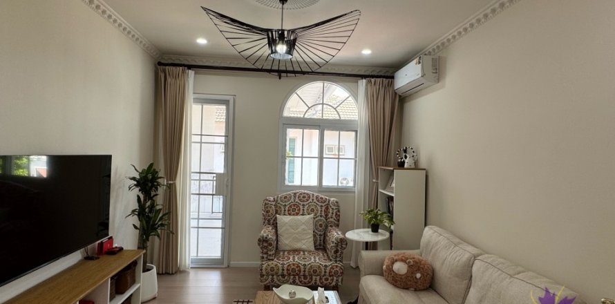 Casa de 4 dormitorios en Hang Dong, Tailandia № 209769