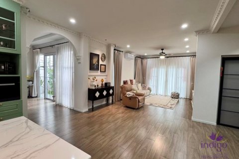 Casa de 4 dormitorios en Hang Dong, Tailandia № 209769 - foto 4
