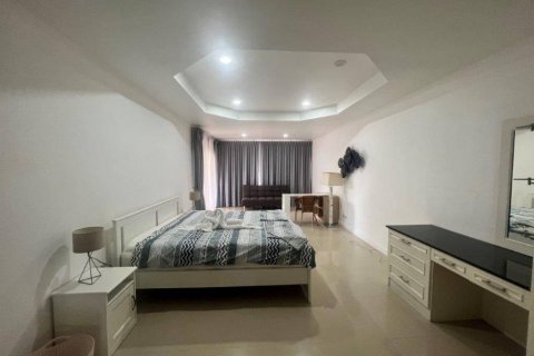 Chalet de 4 dormitorios en Hua Hin, Tailandia № 117074 - foto 9