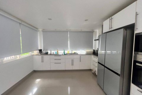 Chalet de 4 dormitorios en Hua Hin, Tailandia № 117074 - foto 8