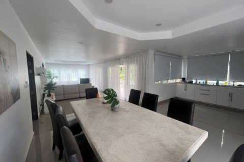 Chalet de 4 dormitorios en Hua Hin, Tailandia № 117074 - foto 4