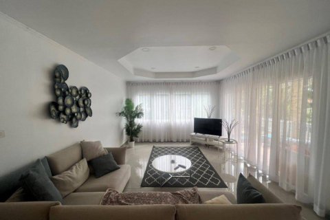 Chalet de 4 dormitorios en Hua Hin, Tailandia № 117074 - foto 3