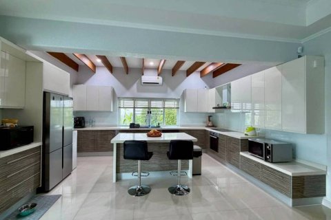 Chalet de 3 dormitorios en Pattaya, Tailandia № 172952 - foto 4
