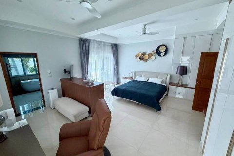 Chalet de 3 dormitorios en Pattaya, Tailandia № 172952 - foto 5