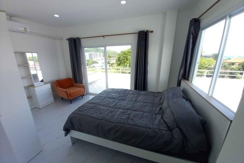 Chalet de 4 dormitorios en Pattaya, Tailandia № 150953 - foto 6