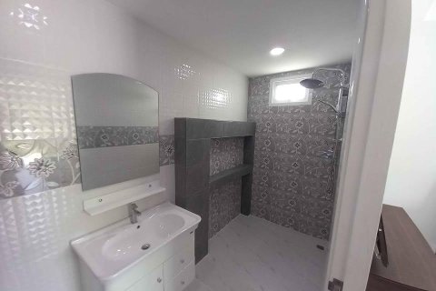 Chalet de 4 dormitorios en Pattaya, Tailandia № 150953 - foto 10