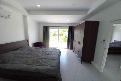 Chalet de 4 dormitorios en Pattaya, Tailandia № 150953 - foto 7