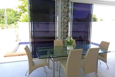 Chalet de 4 dormitorios en Pattaya, Tailandia № 150953 - foto 5