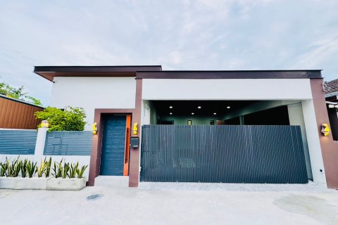 Chalet de 3 dormitorios en Pattaya, Tailandia № 150952 - foto 3