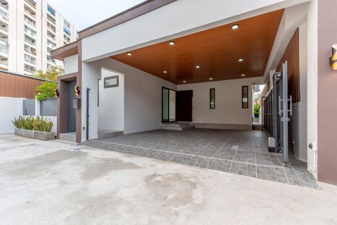 Chalet de 3 dormitorios en Pattaya, Tailandia № 150952 - foto 6