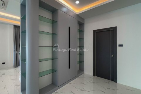 Casa de 3 dormitorios en Bang Lamung, Tailandia № 161408 - foto 15