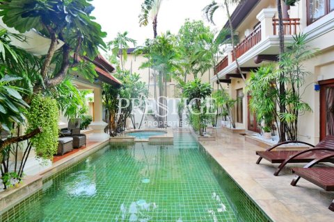 Haus in Pattaya, Thailand 4 Schlafzimmer № 198595