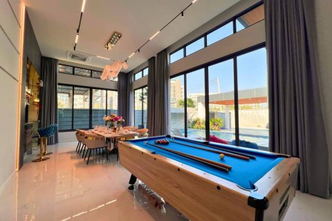 Chalet de 4 dormitorios en Pattaya, Tailandia № 157814 - foto 8