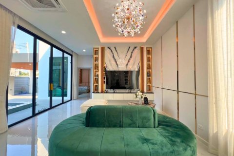 Chalet de 4 dormitorios en Pattaya, Tailandia № 157814 - foto 3