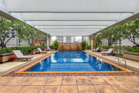 Condominio de 3 dormitorios en Bangkok, Tailandia № 143475 - foto 23