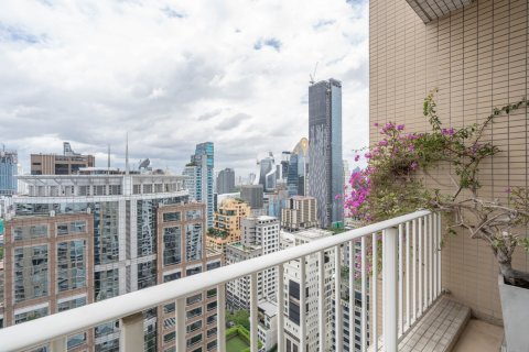 Condominio de 3 dormitorios en Bangkok, Tailandia № 143475 - foto 17