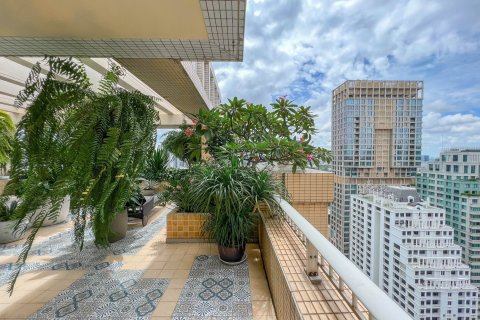 Condominio de 3 dormitorios en Bangkok, Tailandia № 143475 - foto 18