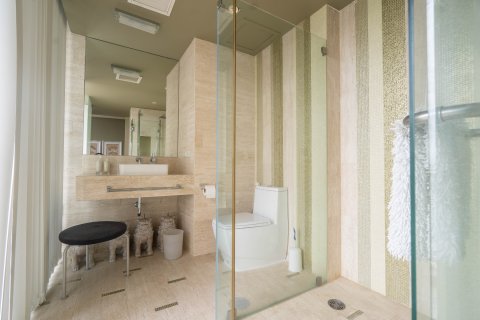 Condominio de 3 dormitorios en Bangkok, Tailandia № 143475 - foto 15