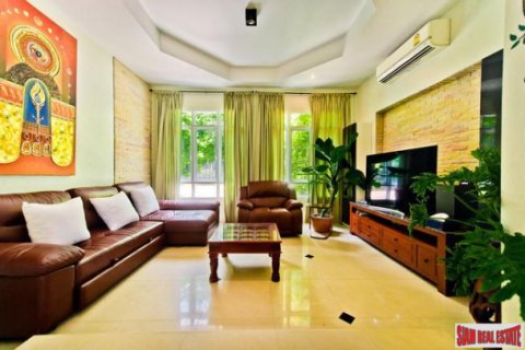 Chalet de 6 dormitorios en Chonburi, Tailandia № 203159 - foto 3