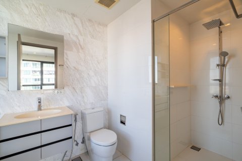 Condo in Watthana, Bangkok, Thailand, 2 bedrooms  № 154929 - photo 15