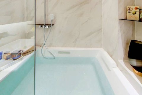 Condominio de 1 dormitorio en Khlong Toei, Bangkok, Tailandia № 176806 - foto 10
