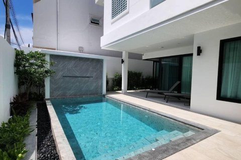 Chalet de 4 dormitorios en Kathu, Tailandia № 171160