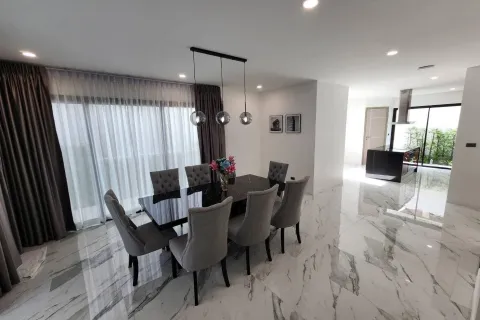 Chalet de 4 dormitorios en Kathu, Tailandia № 171160 - foto 3
