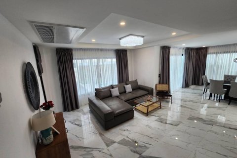 Chalet de 4 dormitorios en Kathu, Tailandia № 171160 - foto 8