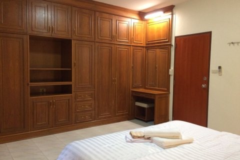 Adosado de 2 dormitorios en Kathu, Tailandia № 171158 - foto 5
