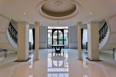 Casa de 13 dormitorios en Bangkok, Tailandia № 180801 - foto 8