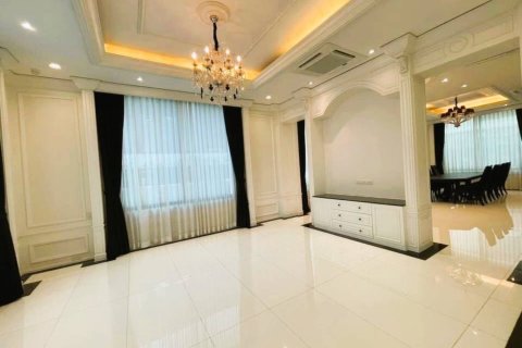 Casa de 13 dormitorios en Bangkok, Tailandia № 180801 - foto 15