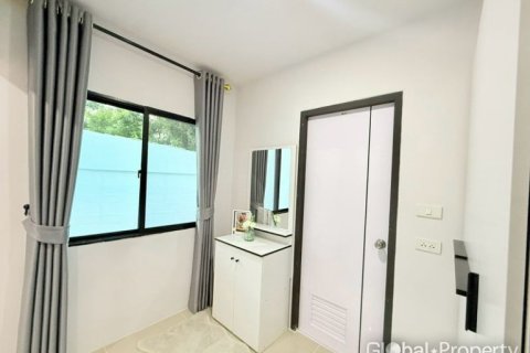 Casa de 3 dormitorios en Pattaya, Tailandia № 232980 - foto 17