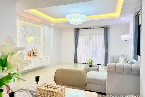 Casa de 3 dormitorios en Pattaya, Tailandia № 232980 - foto 6